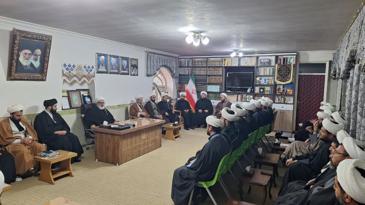 بیعت علمای میاندوآب با حضرت آیت الله سید مجتبی خامنه ای+ تصاویر