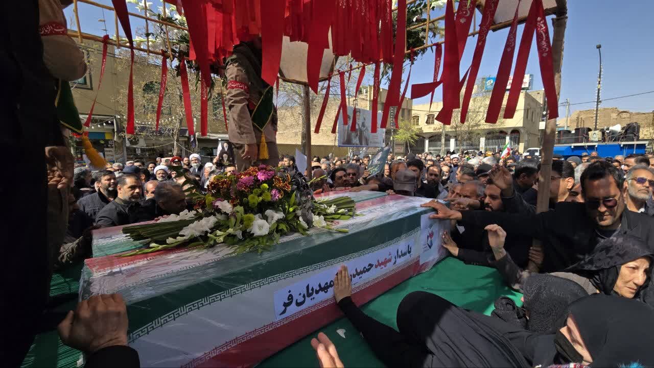پیکر مطهر ۴ شهید مدافع وطن جنگ رمضان در کاشان تشییع شد