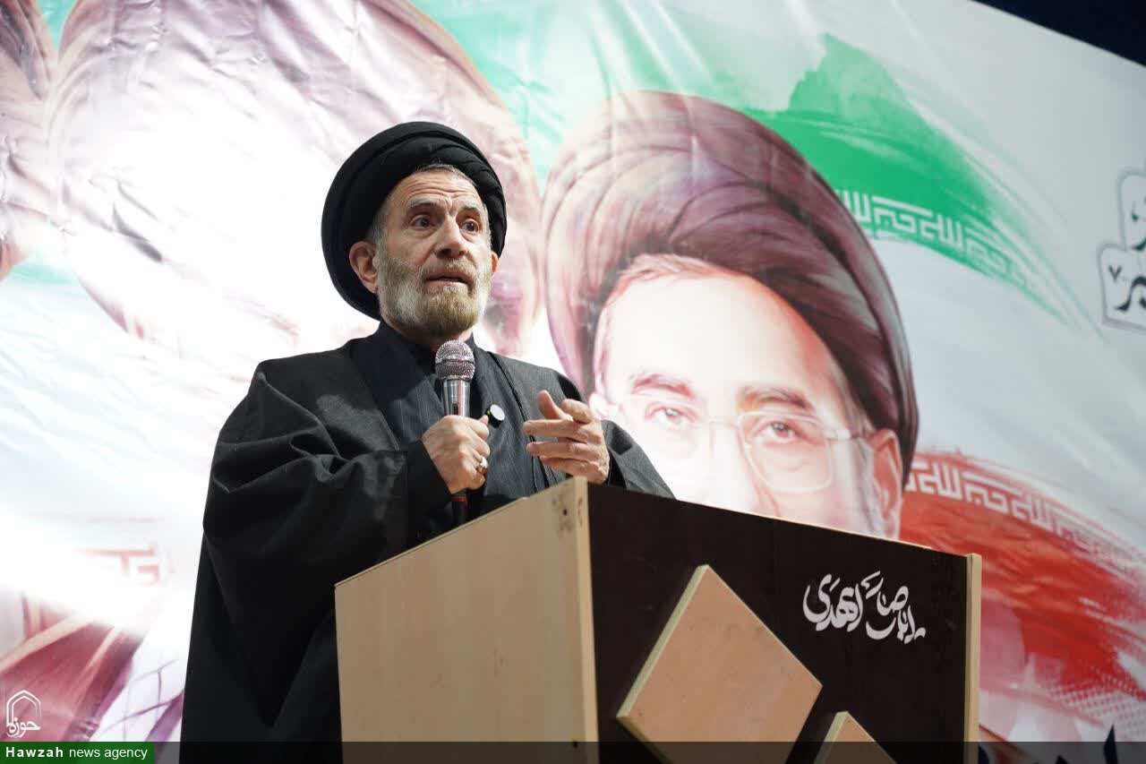 جمهوری اسلامی پرچمدار ایستادگی در برابر نظام سلطه است