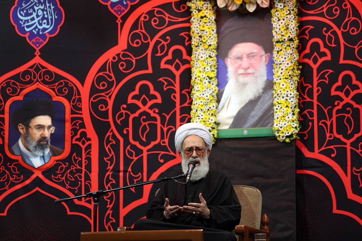 الان وقت عزاداری نداریم؛ باید محکم پای نظام بایستیم تا دشمن را شکست دهیم