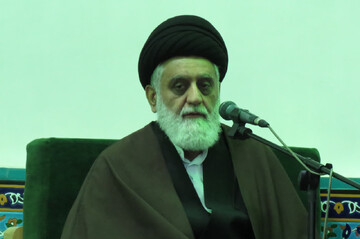 رهبر شهید، انقلاب اسلامی را از حوادث پرخطر نجات دادند