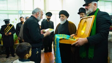 دیدار تولیت مسجد جمکران با خانواده شهید سلیمی