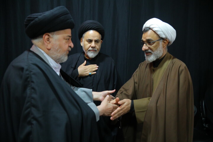 تصاویر / مراسم بزرگداشت رهبر شهید در بیت آیت الله العظمی سیستانی در قم