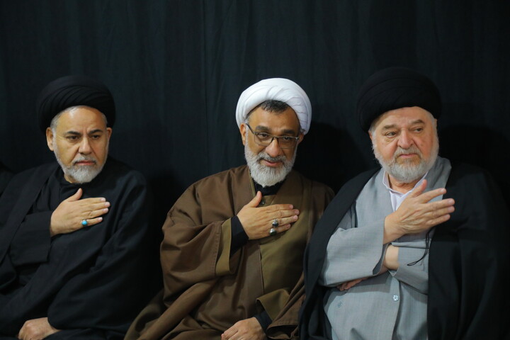تصاویر / مراسم بزرگداشت رهبر شهید در بیت آیت الله العظمی سیستانی در قم