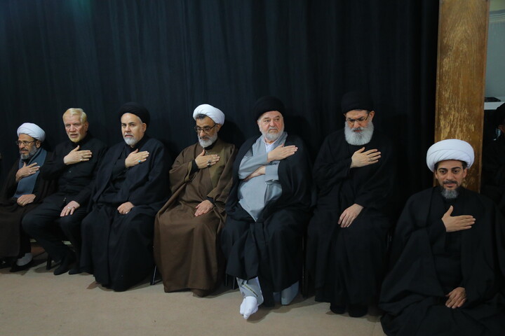 تصاویر / مراسم بزرگداشت رهبر شهید در بیت آیت الله العظمی سیستانی در قم