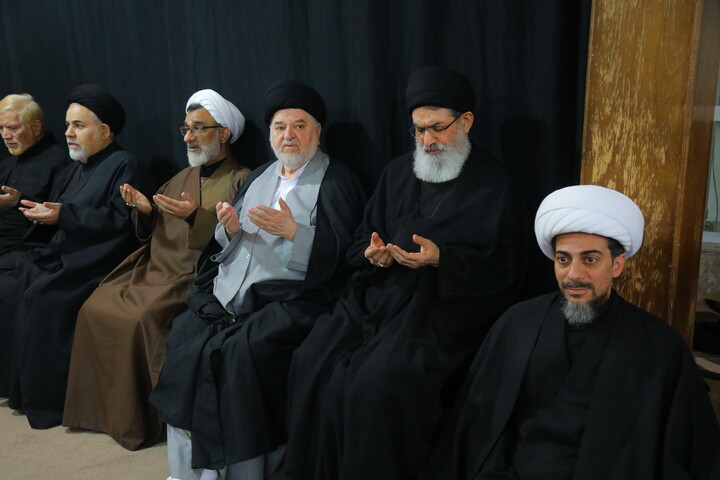 تصاویر / مراسم بزرگداشت رهبر شهید در بیت آیت الله العظمی سیستانی در قم