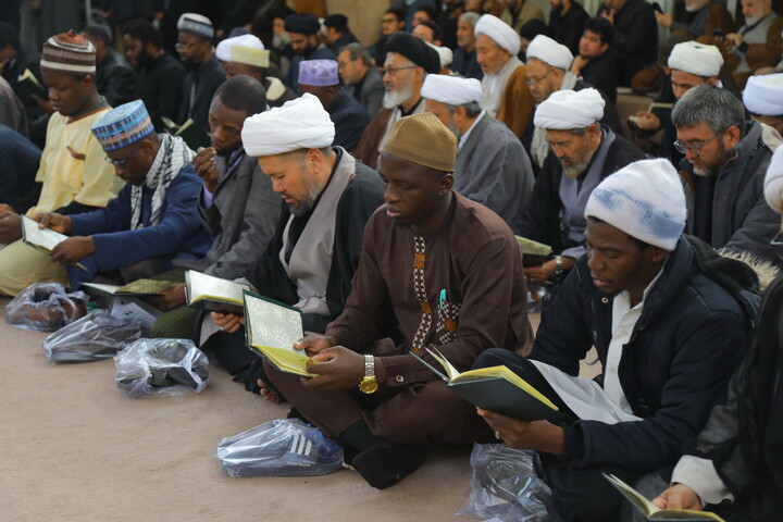 تصاویر / مراسم بزرگداشت رهبر شهید در بیت آیت الله العظمی سیستانی در قم