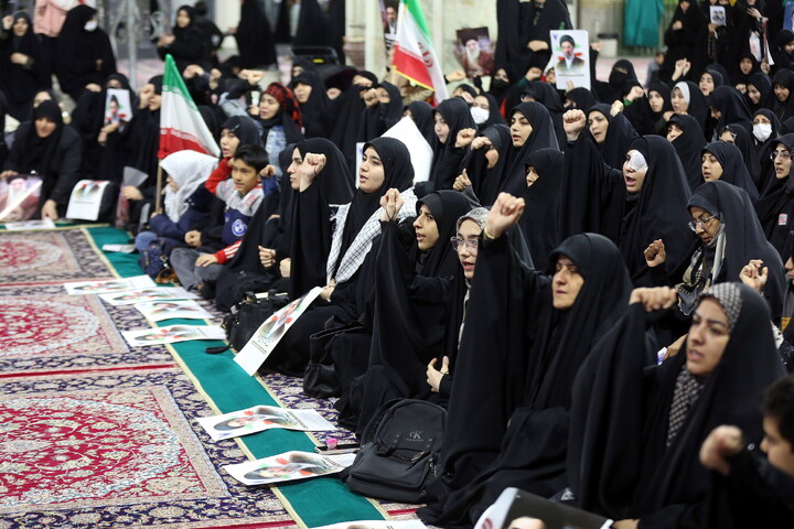 تصاویر/ اجتماع دانشگاهیان استان قم و بیعت با مقام معظم رهبری در حرم مطهر