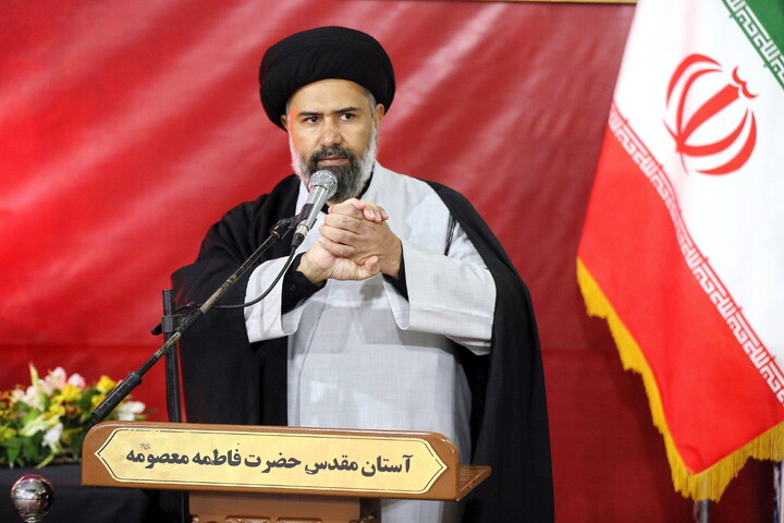 تصاویر/ اجتماع دانشگاهیان استان قم و بیعت با مقام معظم رهبری در حرم مطهر