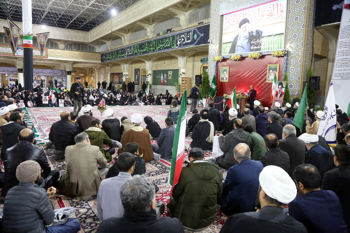 تصاویر/ اجتماع دانشگاهیان استان قم و بیعت با مقام معظم رهبری در حرم مطهر
