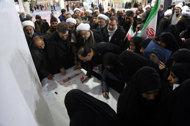 تصاویر/ اجتماع دانشگاهیان استان قم و بیعت با مقام معظم رهبری در حرم مطهر