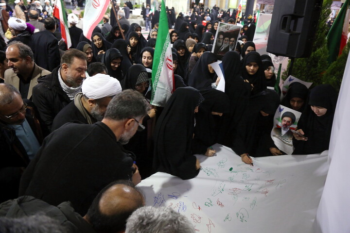 تصاویر/ اجتماع دانشگاهیان استان قم و بیعت با مقام معظم رهبری در حرم مطهر