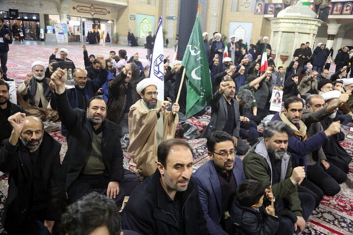 تصاویر/ اجتماع دانشگاهیان استان قم و بیعت با مقام معظم رهبری در حرم مطهر
