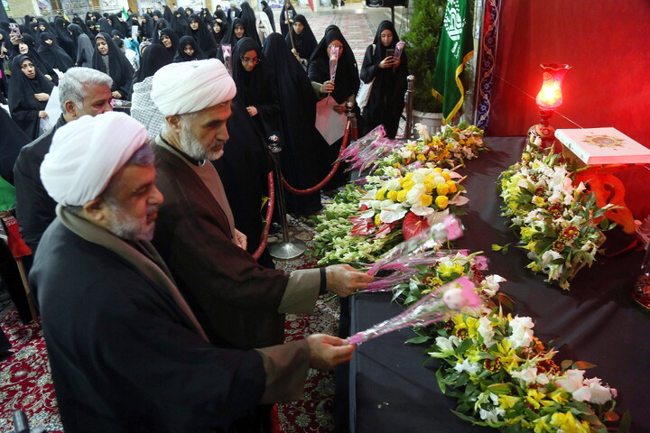 تصاویر/ اجتماع دانشگاهیان استان قم و بیعت با مقام معظم رهبری در حرم مطهر