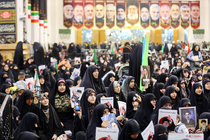 تصاویر/ آیین بیعت حامیان بین المللی انقلاب اسلامی با ولی امر مسلمین جهان