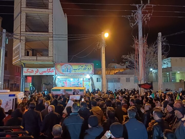 تصاویر/یازدهمین شب تجمع مردم مومن شهرستان زرندیه در محکومیت اقدام تروریستی علیه رهبر شهید انقلاب
