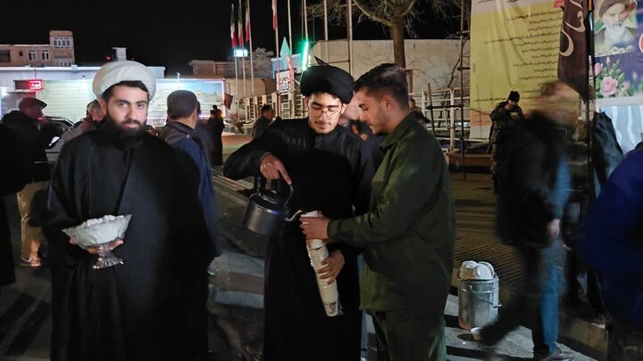 تصاویر/ فعالیت موکب مدرسه علمیه امام محمد باقر علیه السلام شاهین دژ در ایام جنگ رمضان