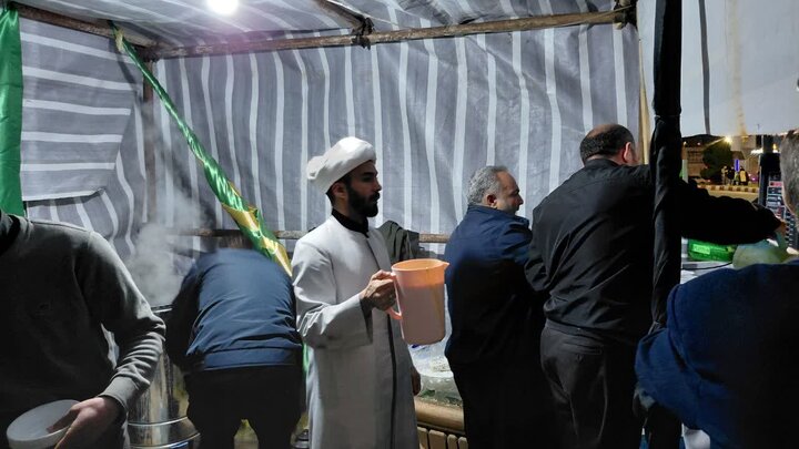 تصاویر/ فعالیت موکب مدرسه علمیه امام محمد باقر علیه السلام شاهین دژ در ایام جنگ رمضان