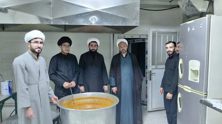 تصاویر/ فعالیت موکب مدرسه علمیه امام محمد باقر علیه السلام شاهین دژ در ایام جنگ رمضان