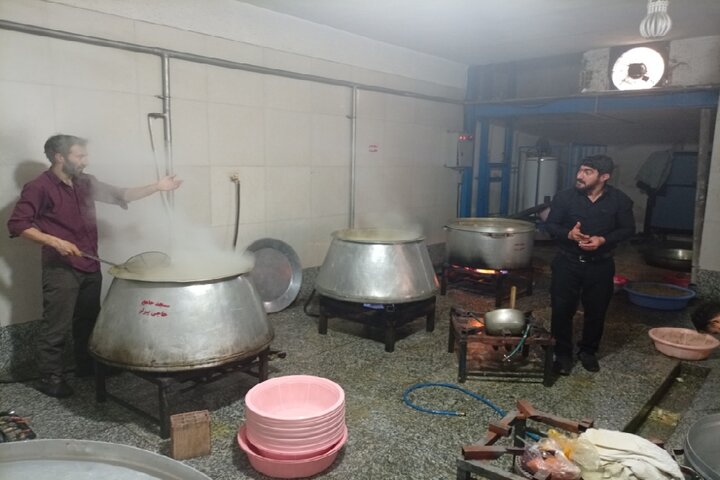 تصاویر/ افطاری در پنج مسجد محله همزمان با شهادت حضرت علی علیه السلام در ارومیه