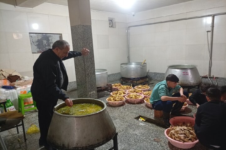 تصاویر/ افطاری در پنج مسجد محله همزمان با شهادت حضرت علی علیه السلام در ارومیه