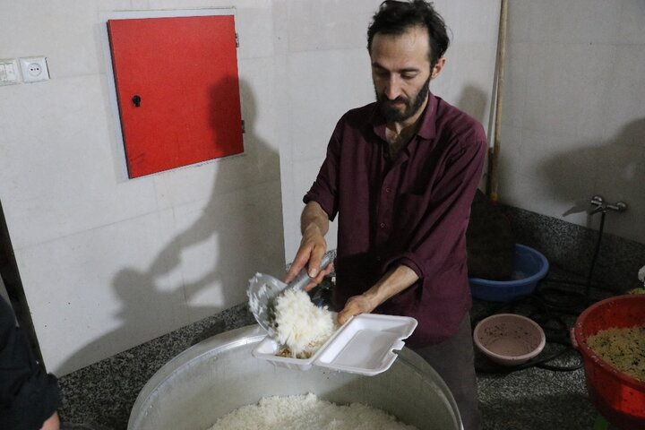 تصاویر/ افطاری در پنج مسجد محله همزمان با شهادت حضرت علی علیه السلام در ارومیه