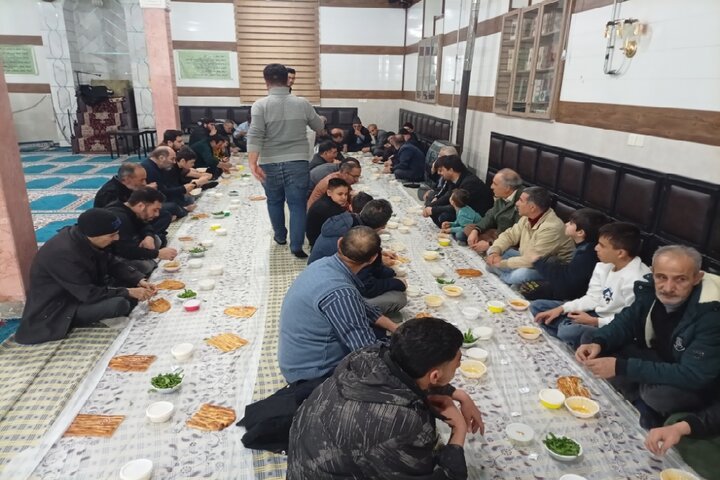 تصاویر/ افطاری در پنج مسجد محله همزمان با شهادت حضرت علی علیه السلام در ارومیه