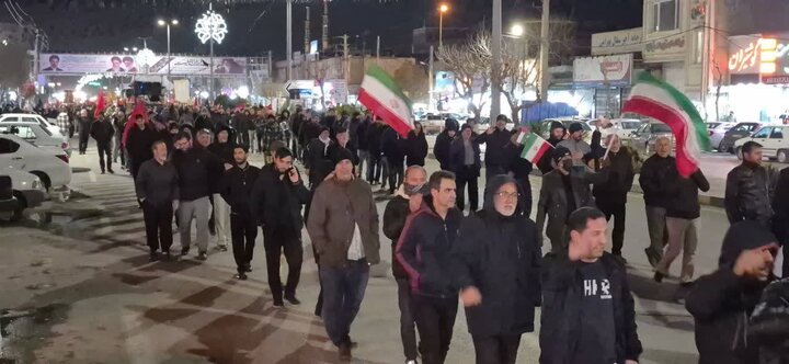 تصاویر /  تجدید بیعت مردم انقلابی آبیک با سومین رهبر انقلاب اسلامی