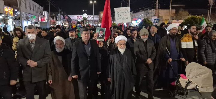 تصاویر /  تجدید بیعت مردم انقلابی آبیک با سومین رهبر انقلاب اسلامی