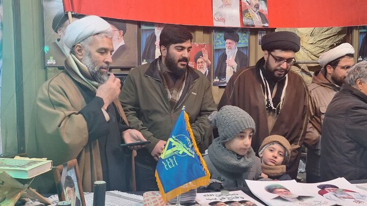 تصاویر/ فعالیت گروه جهادی مدرسه علمیه امیرالمؤمنین علیه‌السلام تبریز با هدف تبیین جایگاه ولایت فقیه