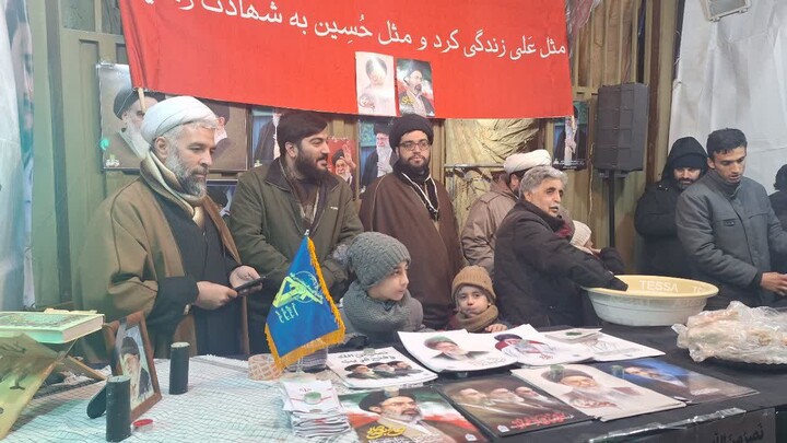 تصاویر/ فعالیت گروه جهادی مدرسه علمیه امیرالمؤمنین علیه‌السلام تبریز با هدف تبیین جایگاه ولایت فقیه