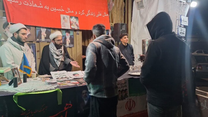 تصاویر/ فعالیت گروه جهادی مدرسه علمیه امیرالمؤمنین علیه‌السلام تبریز با هدف تبیین جایگاه ولایت فقیه
