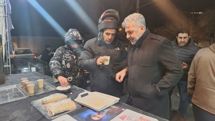 تصاویر/ فعالیت گروه جهادی مدرسه علمیه امیرالمؤمنین علیه‌السلام تبریز با هدف تبیین جایگاه ولایت فقیه