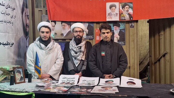 تصاویر/ فعالیت گروه جهادی مدرسه علمیه امیرالمؤمنین علیه‌السلام تبریز با هدف تبیین جایگاه ولایت فقیه