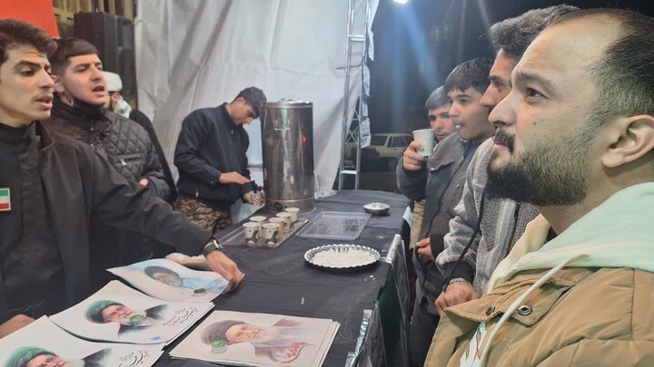 تصاویر/ فعالیت گروه جهادی مدرسه علمیه امیرالمؤمنین علیه‌السلام تبریز با هدف تبیین جایگاه ولایت فقیه