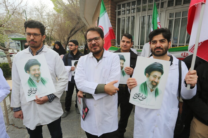 تصاویر / تجمع کادر بهداشت و درمان استان اصفهان در محکومیت جنایات آمریکایی صهیونی