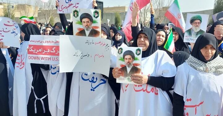 تصاویر | اجتماع بانوان فاطمی خمینی شهر در بیعت با رهبر معظم انقلاب
