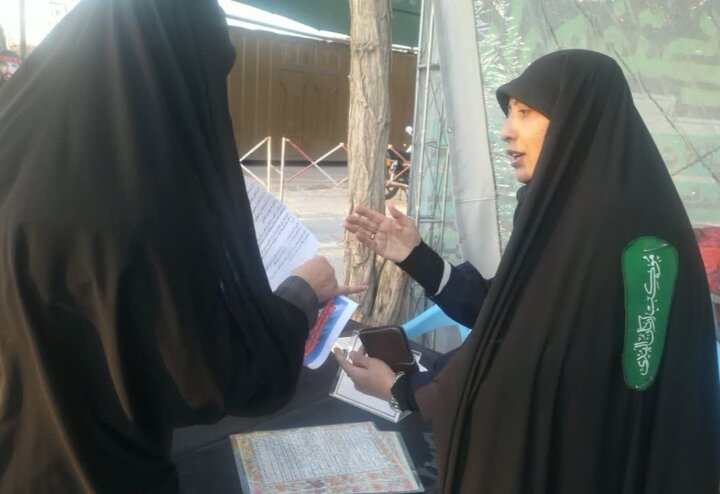 تصاویر/حضور طلاب مدرسه علمیه تخصصی ریحانه‌النبی اراک در موکب های سطح شهر در جنگ رمضان