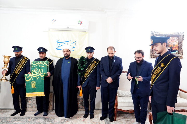 تقدیر از خانواده دو شهید جنگ تحمیلی رمضان توسط خادمان حرم بانوی کرامت