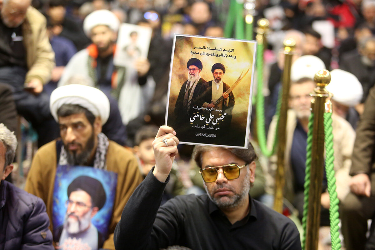 نویسندگان تقریظ گرفته امام شهید، به رهبر انقلاب لبیک گفتند
