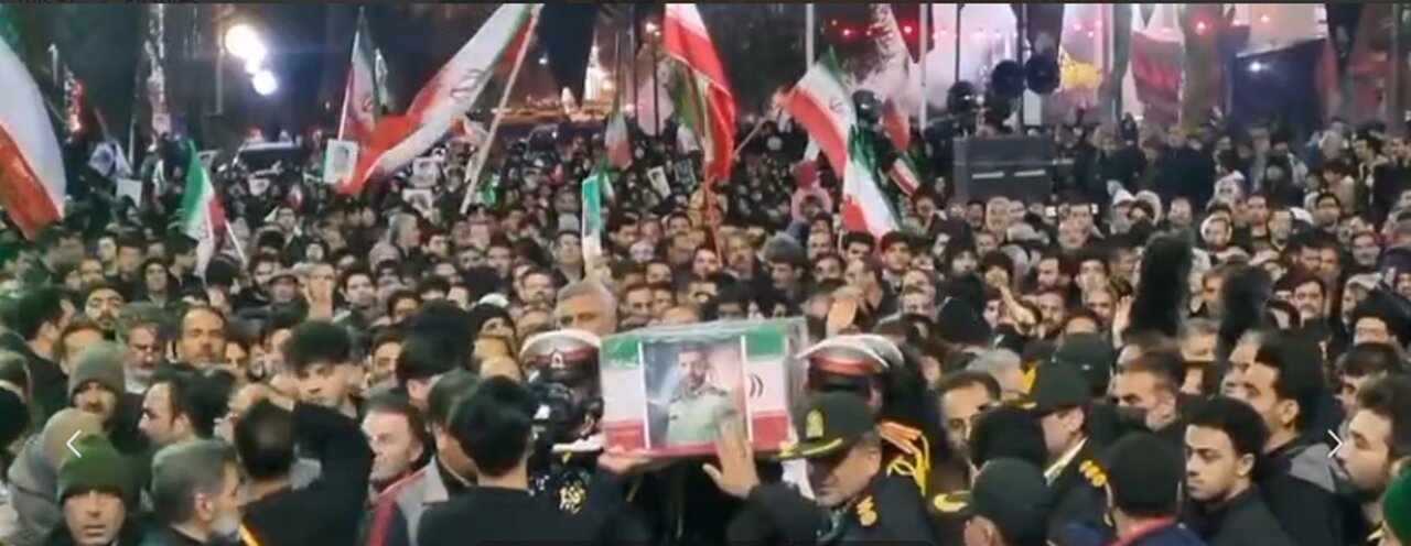فیلم | مراسم‌ وداع با پیکر مطهر شهید فراجا میثم گوهری در حسینیه حضرت ابوالفضل (ع) دهنو