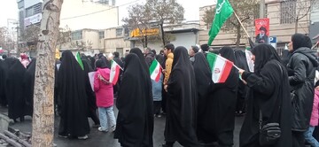 تصاویر/ حضور طلاب و کادر مدرسه علمیه فاطمه‌الزهرا اراک در راهپیمایی روز قدس
