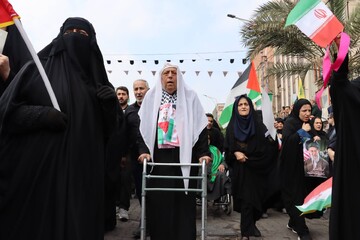 لبیک تاریخی مردم اهواز به فرمانده کل قوا در روز جهانی قدس + فیلم