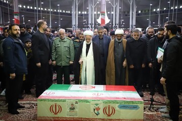 تصاویر/ اقامه نماز بر پیکر سردار شهید اسلام سپهبد شهید محمد پاکپور و سرهنگ پاسدار حاج وحید هاشمی