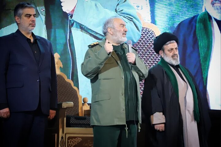 تصاویر/مراسم شبی با شهدای والامقام سردار شهید اسلام سپهبد محمد پاکپور و سرهنگ پاسدار حاج وحید هاشمی در اراک