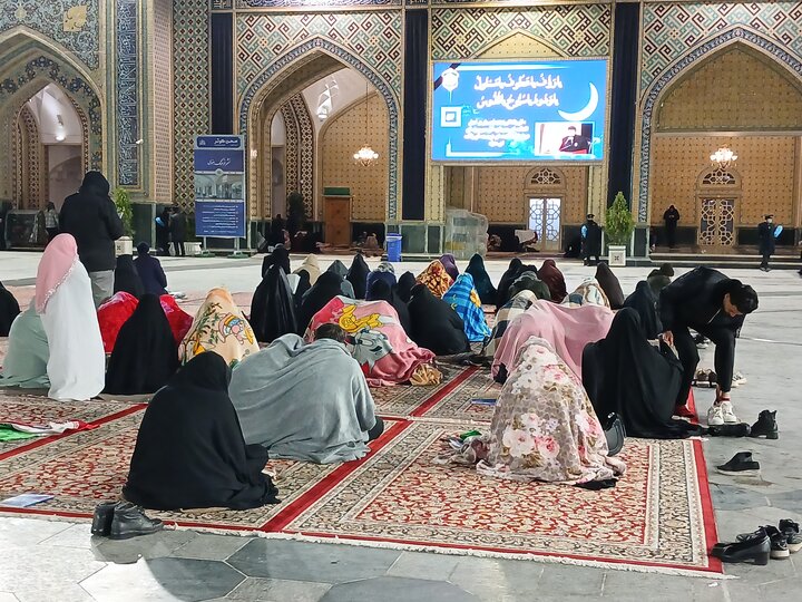 تصاویر/مراسم احیای شب قدر ۲۳ ماه مبارک رمضان حرم رضوی