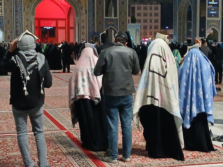 تصاویر مراسم احیای شب قدر۲۳ماه مبارک رمضان در حرم رضوی