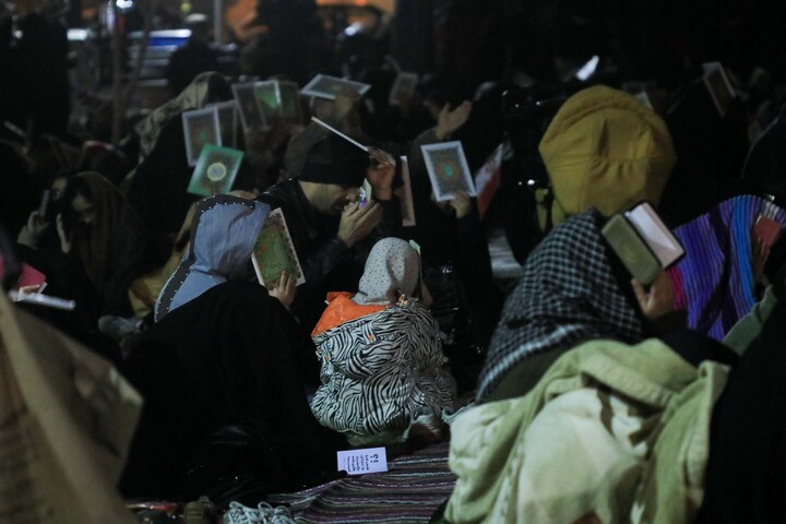 تصاویر| شب قدر 23 در پارک آزادگان بیرجند