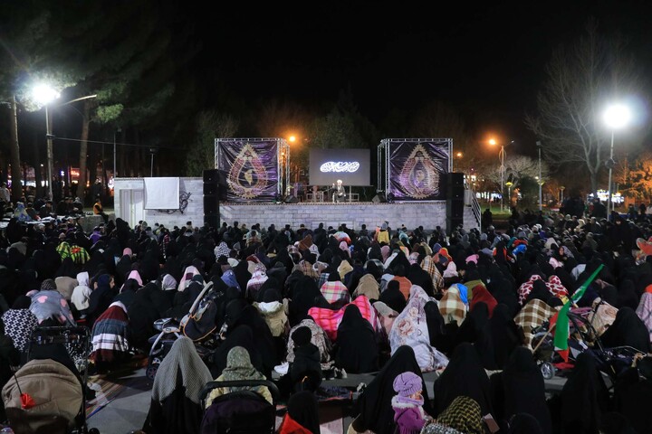 تصاویر| شب قدر 23 در پارک آزادگان بیرجند