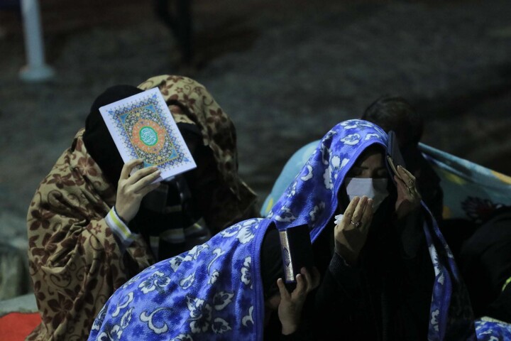 تصاویر| شب قدر 23 در پارک آزادگان بیرجند